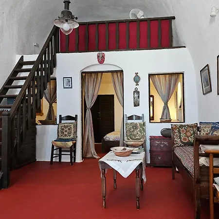 Nyaraló Cactus Cave House On The Caldera