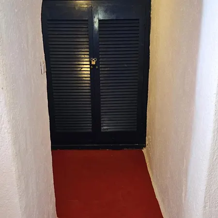 Cactus Cave House On The Caldera