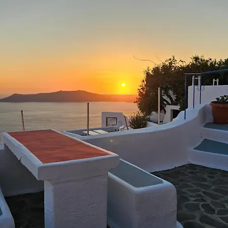 Cactus Cave House On The Caldera