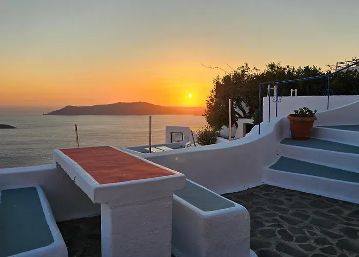 Cactus Cave House On The Caldera